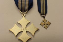 3.-19.-Divisioonan-muistoristi-SETTI-taka