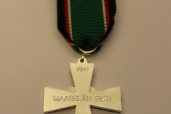 8.-Maaselän-risti-II-Armeijakunta-ISO-taka